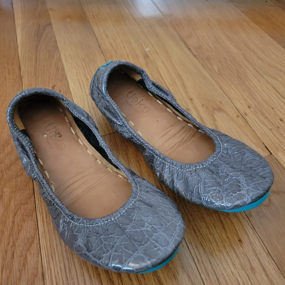 Tieks Slate Gray Croc ballet flats, size 5